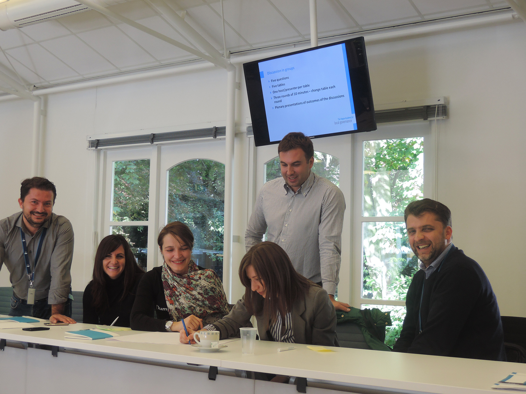 TMT_Matra Patrol Decentralisation_2015_CR_group work_men_women_Europe copy TMT_Matra Patrol Decentralisation_2015_CR_group work_men_women_Europe copy