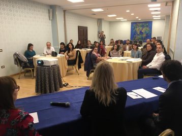 TMT_Albania_2018_CR_participants listening_men_women
