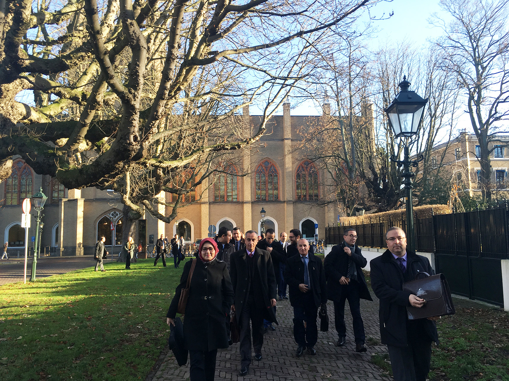 TMT_Shiraka Algeria Decentralisation_2018_SV_participants walking_men_women_action copy