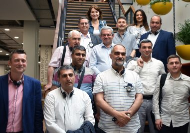 TMT_GIZ LED Armenia_2018_SV_GP_Amsterdam Smart City_inside_men_women_feel good