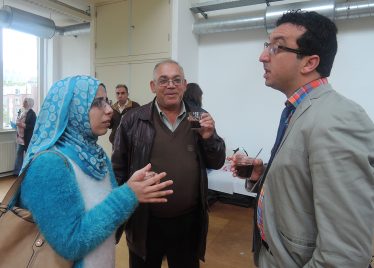 TMT_Matra Zuid LG_2015_SE_participants talking_men_women_MENA copy
