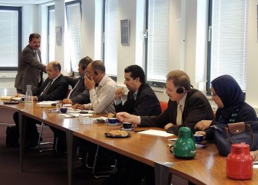 TMT_Matra Zuid SA_2015_SV_UWV_participants listening_men_MENA copy
