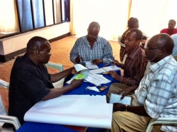 TMT_PUC Burundi_2014_CR_participants working_men_Africa