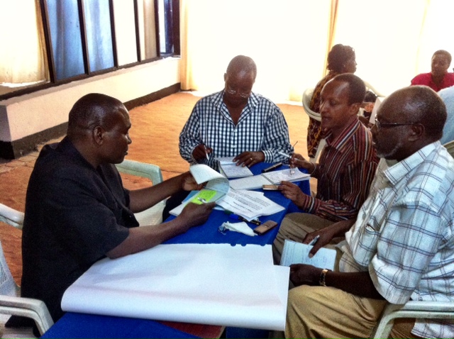TMT_PUC Burundi_2014_CR_participants working_men_Africa TMT_PUC Burundi_2014_CR_participants working_men_Africa