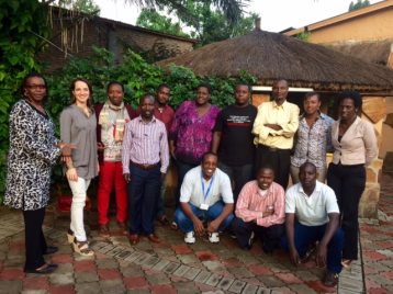 TMT_PUC Burundi_2015_GP_outside_men_women_Africa