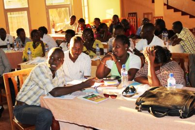 TMT_YEP Burundi_2014_CR_group work_men_women_Africa