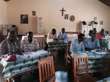 TMT_Gender and Peace Burundi_2016_CR_group work_women_men_Africa