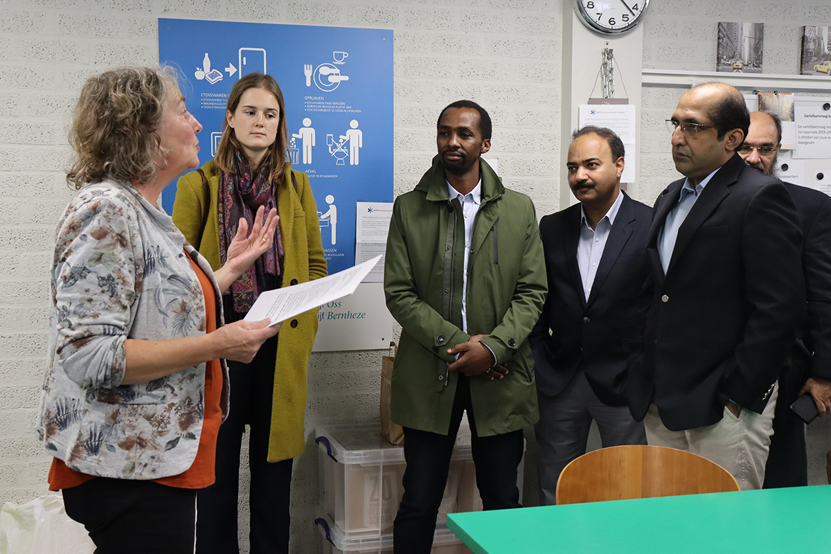 OT_SDGs 2_2019_SV_municipality Oss_participants listening_expert talking_men_women OT_SDGs 2_2019_SV_municipality Oss_participants listening_expert talking_men_women