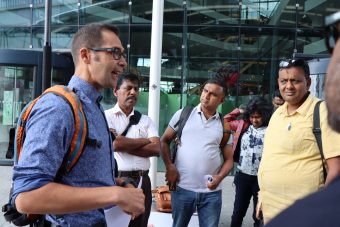 TMT_Sri Lanka_2019_SV_Municipality Utrecht_participants listening to guide_men_Asia