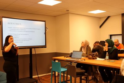 TMT_TVET_NUFFIC_Jordan_2021_SV_ROC Midden Nederland_participants listening student presenting_women_MENA
